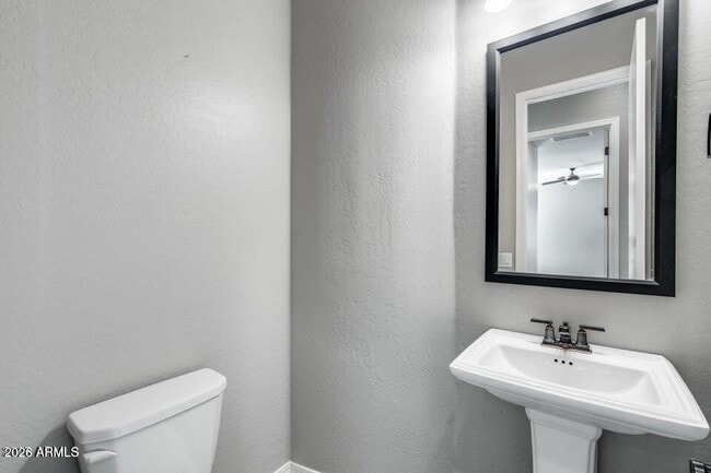 Building Photo - 2661 S Olympic Dr