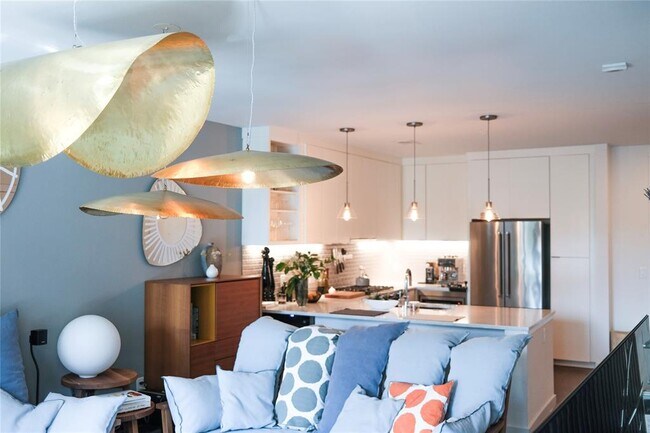 Building Photo - 900 S 1st St