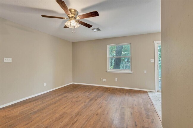 Building Photo - 1611 Briarcliff Ct