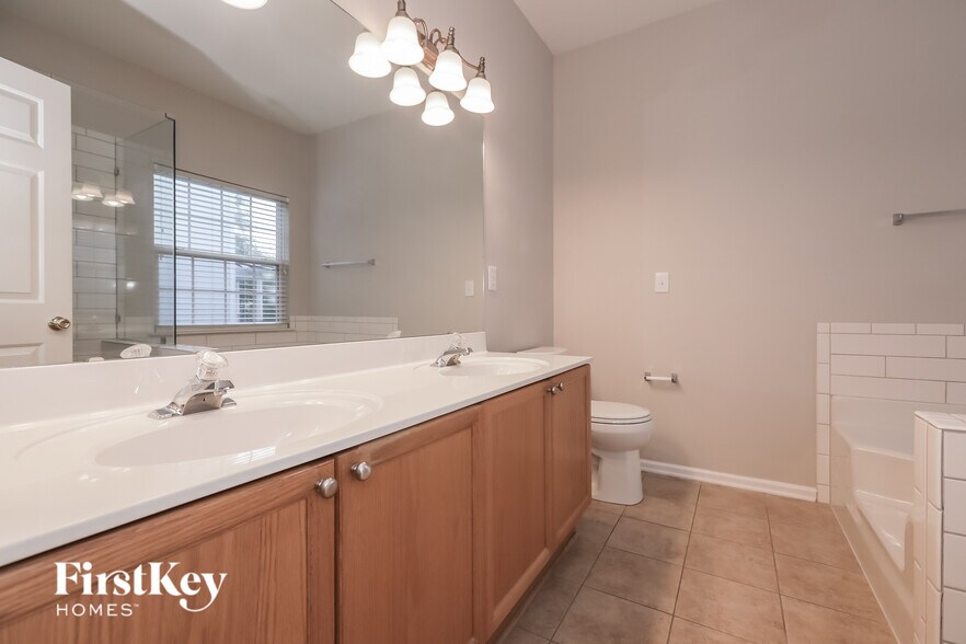 Building Photo - 3005 Linstead Dr