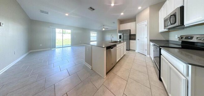 Building Photo - 272 Bergamot Lp