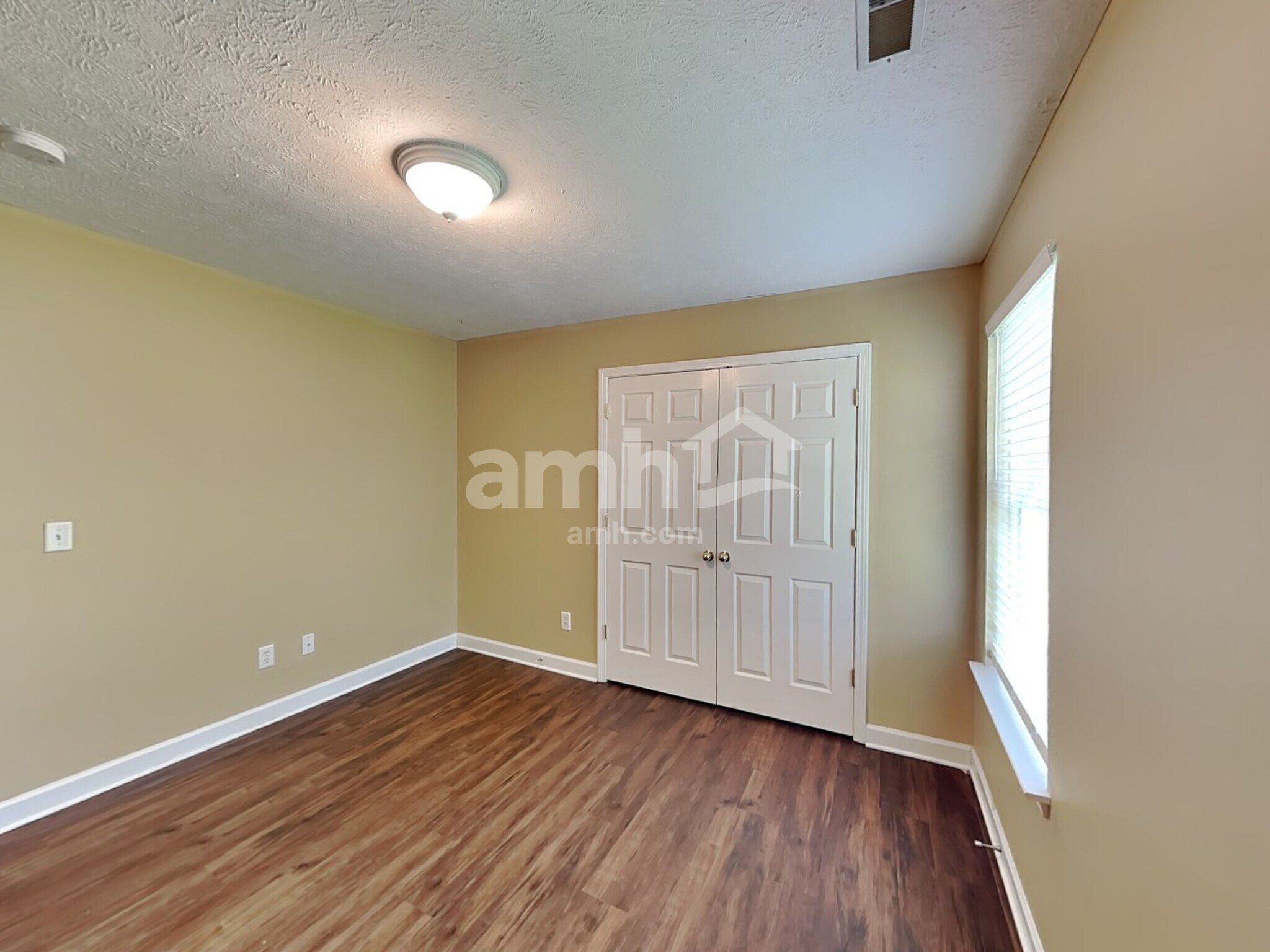 Building Photo - 6012 Mountview Dr
