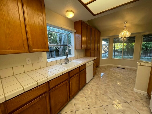 Building Photo - 1580 Rehrmann Dr
