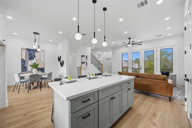 Building Photo - 2010 Yates St