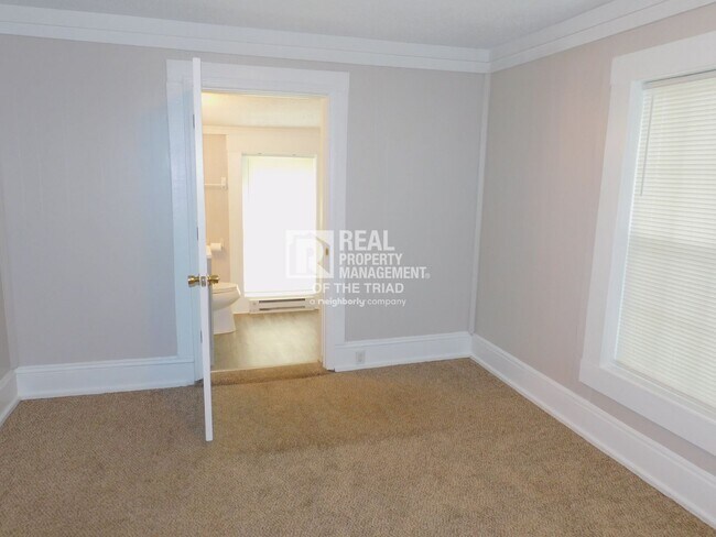 Building Photo - Cute 3 Bedroom/2 Bath Home in Greensboro 2...