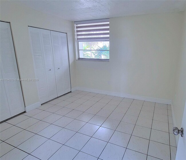 Building Photo - 10090 NW 80th Ct