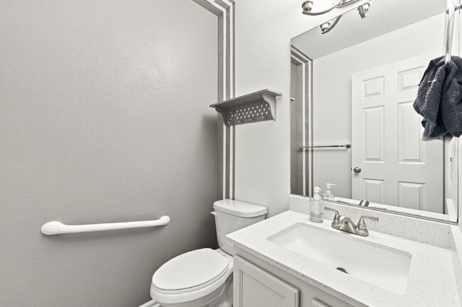 Building Photo - $2,845.95, 6-bed, 3.5-bath located in Colorado Springs with a fenced backyard.