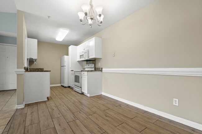 Building Photo - 535 3rd Loop Rd