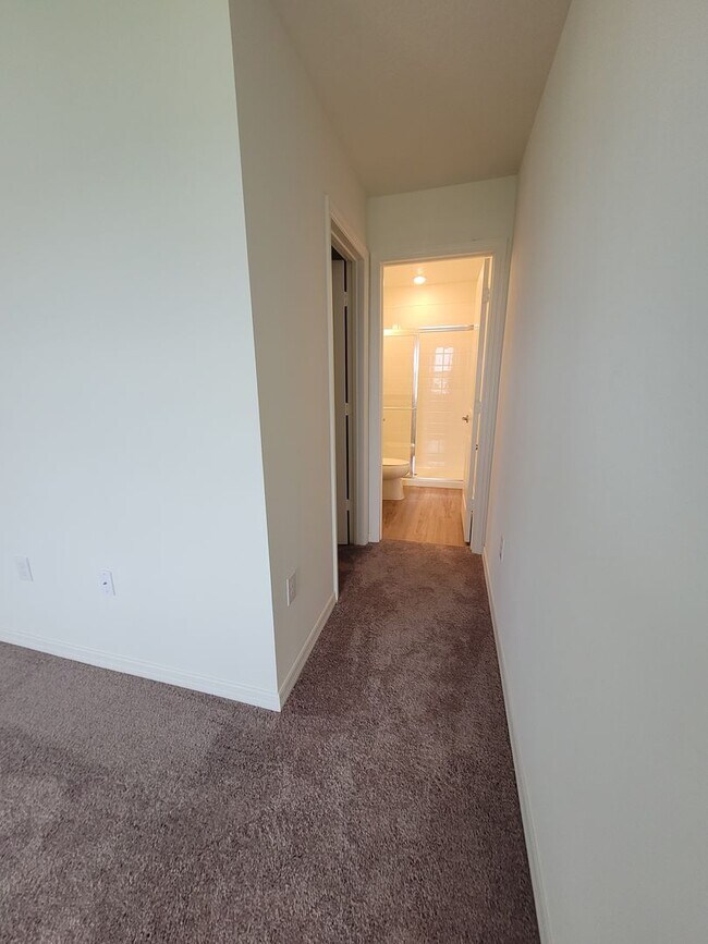 Building Photo - Brand New 3 bed 2.5 bath in beautiful Mirabella neighborhood in Davenport