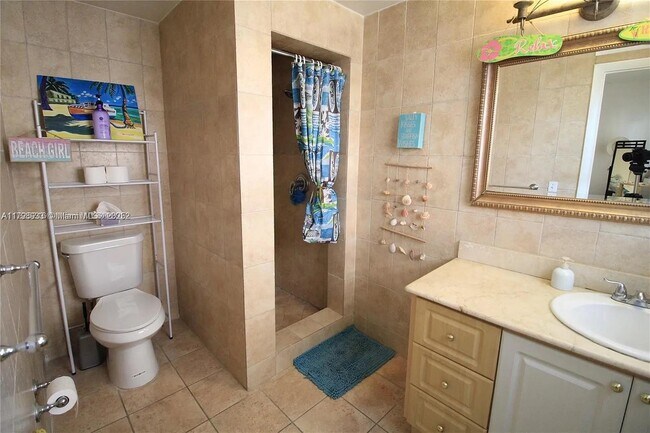 Building Photo - 9260 Bay Harbor Terrace