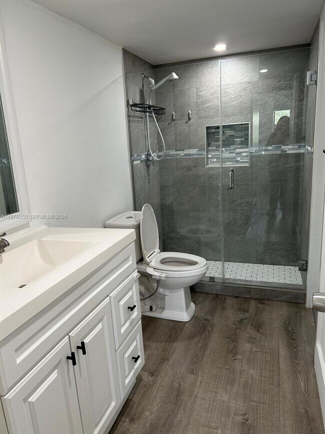 Building Photo - 8879 Fontainebleau Blvd