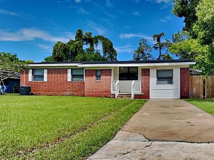 Building Photo - 2511 Green Oak Dr