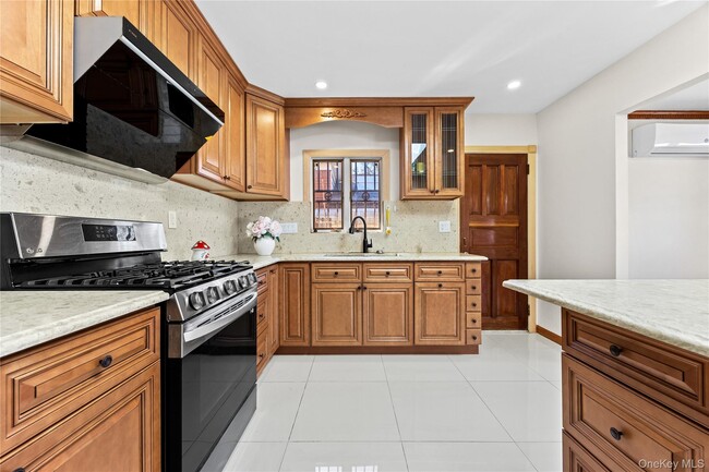 Building Photo - 45-76-76 Browvale Ln