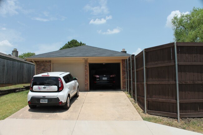 Building Photo - 2036 Sancerre Ln