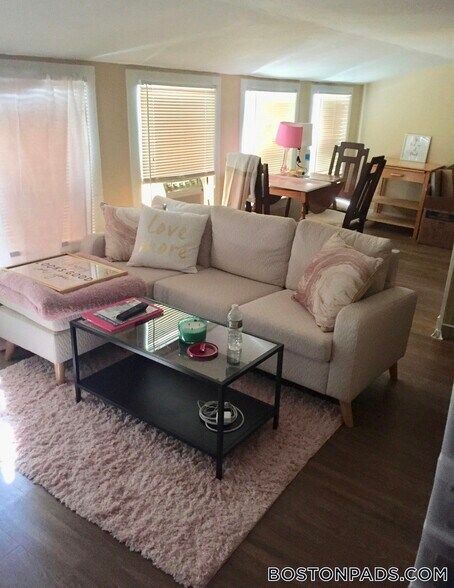 Building Photo - 40 Warren Ave