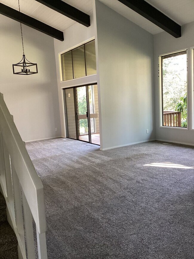 Building Photo - 4007 SW Fairhaven Ct