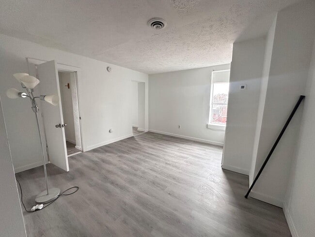 Building Photo - 132 Charles St