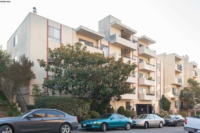 Building Photo - 320 Park View Ter