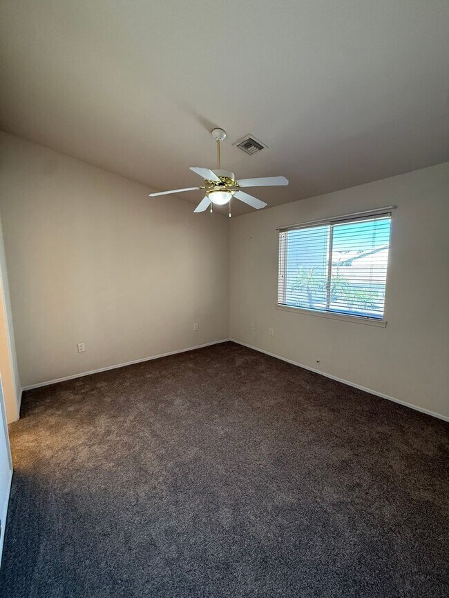 Building Photo - Yuma Meadows Townhouse - Furnished or Unfurnished