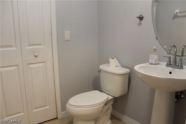 Building Photo - 9076 Gervais Cir