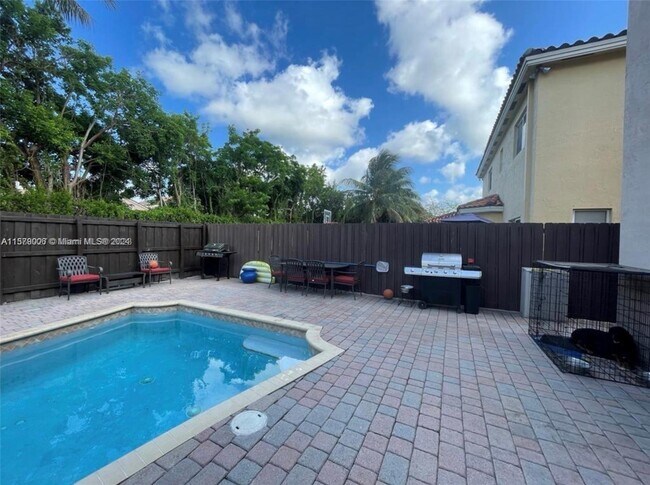 Building Photo - 1975 NE 36th Ave