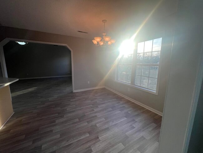 Building Photo - 1240 Inabinet Dr