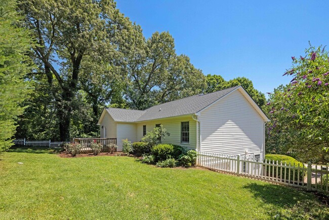 Building Photo - Great Home in Haw Creek!