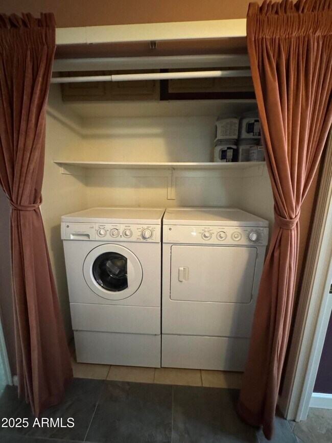 Building Photo - 750 E Northern Ave