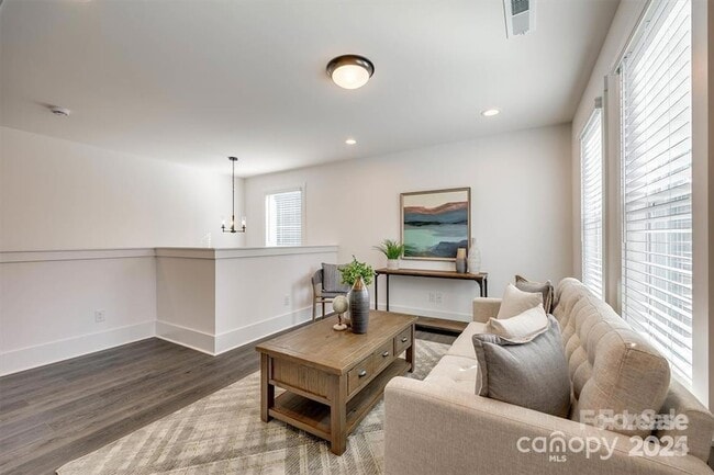 Building Photo - 1233 Eastway Dr