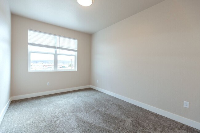 Building Photo - Brand new Townhomes