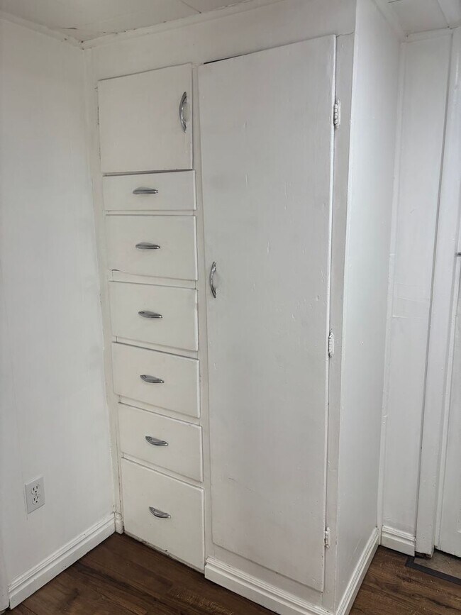Building Photo - 856 N 300 W