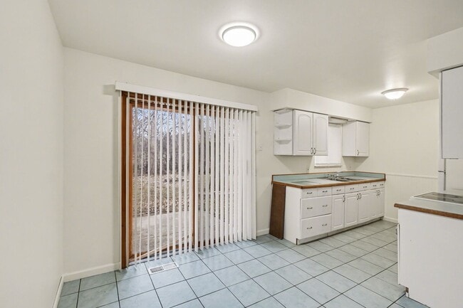 Building Photo - MOVE IN SPECIAL!!! - 1/2 OFF FIRST MONTH'S RENT - SIDE BY SIDE DUPLEX