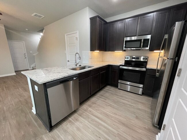 Building Photo - 3 Bedroom, 2.5 Bathroom, Two-story Duplex with a huge back yard in New Braunfels!