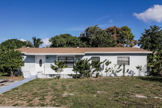 Building Photo - 1340 SW 6th Ave