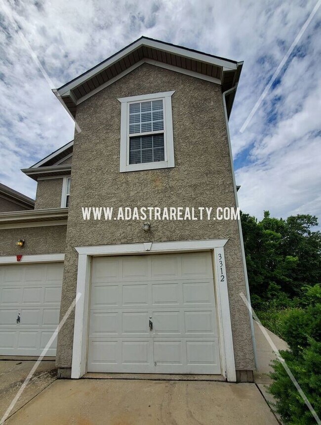 Spacious Townhome in Piper School District... 3312 N 103rd Pl Kansas