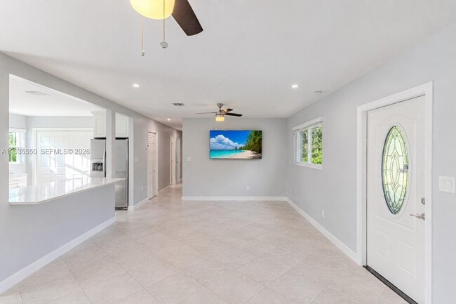 Building Photo - 6255 SW 62nd Ct