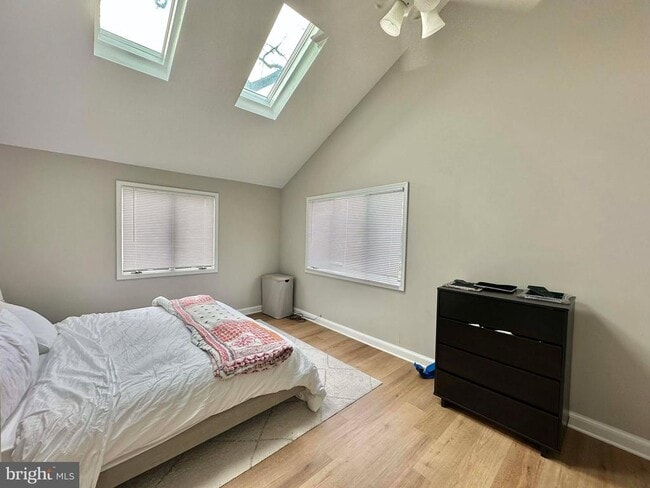 Building Photo - 1228 N Stuart St