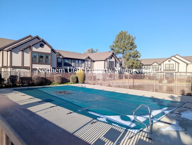 Building Photo - 2 Bed 1 Bath with AC