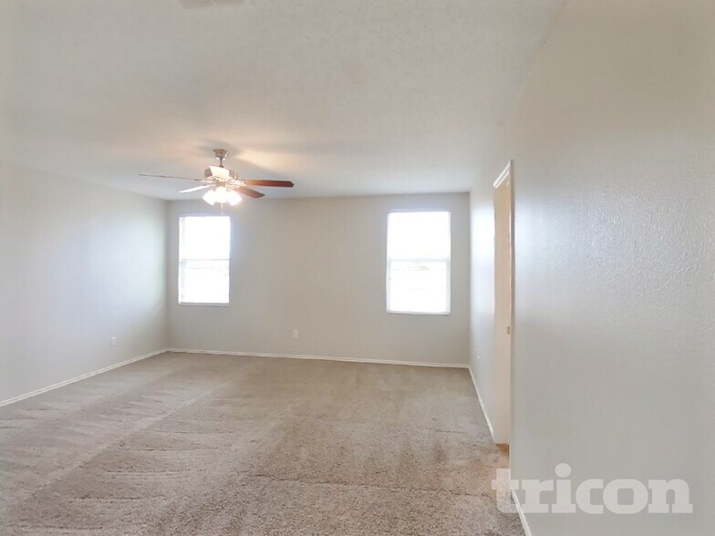 Building Photo - 5021 Village Stone Ct