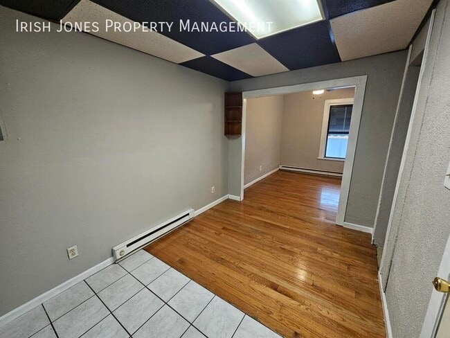 Building Photo - 1817 Pine-Apt 3