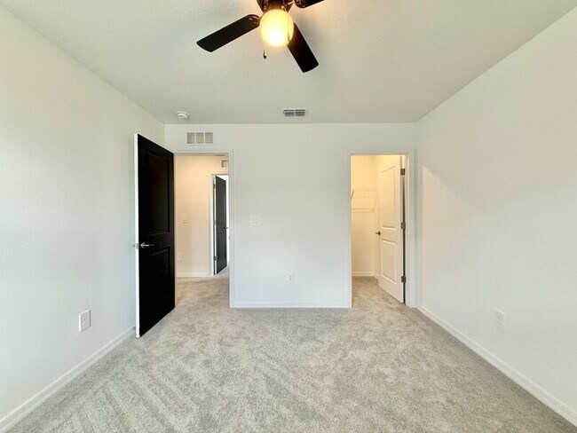 Building Photo - 3521 Great Pk Ct