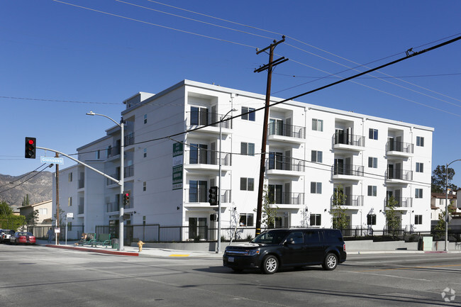 Primary Photo - Glenoaks Villas at Sylmar