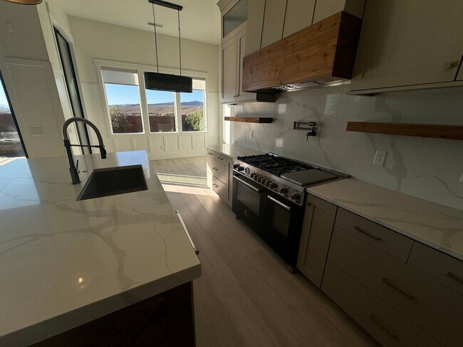 Building Photo - Home in Anasazi Vista neighborhood.