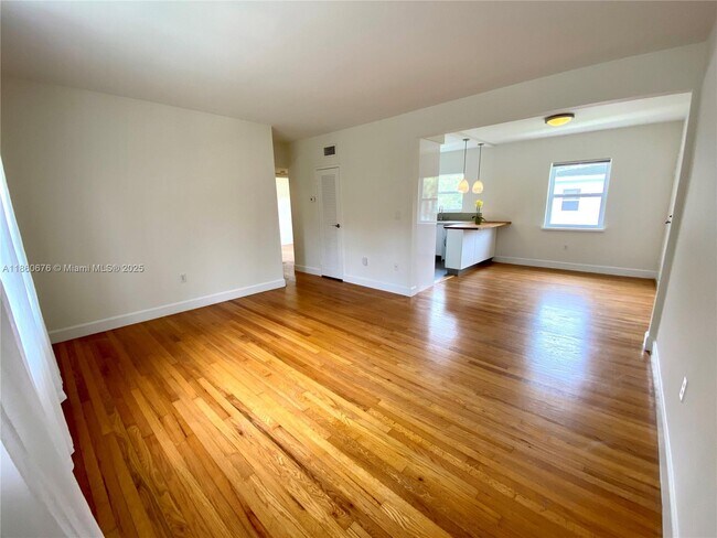 Building Photo - 5450 SW 76th St