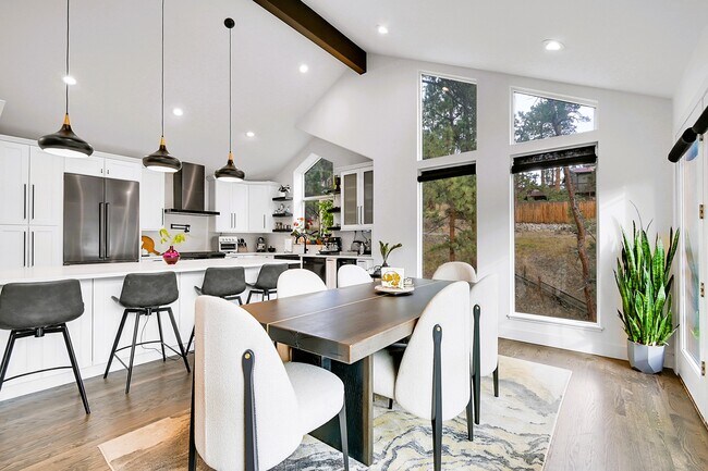 Building Photo - 28384 Kinnikinick Rd