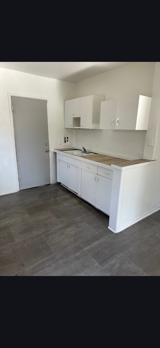 Building Photo - 2001 W 28th Ave