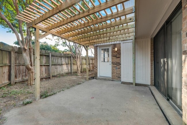 Building Photo - 620 Via Miramonte