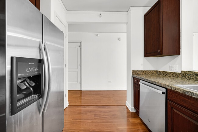 Building Photo - 420 E Waterside Dr