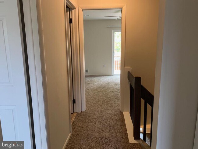 Building Photo - 118 Sycamore Ct