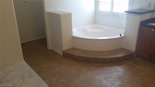 Building Photo - 1513 War Paint Dr